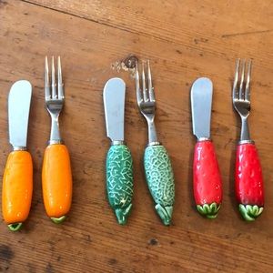 Hits d’oeuvre forks and spreaders. 3 sets.